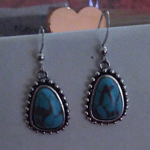 Western Style Earrings - Picture 3 of 3